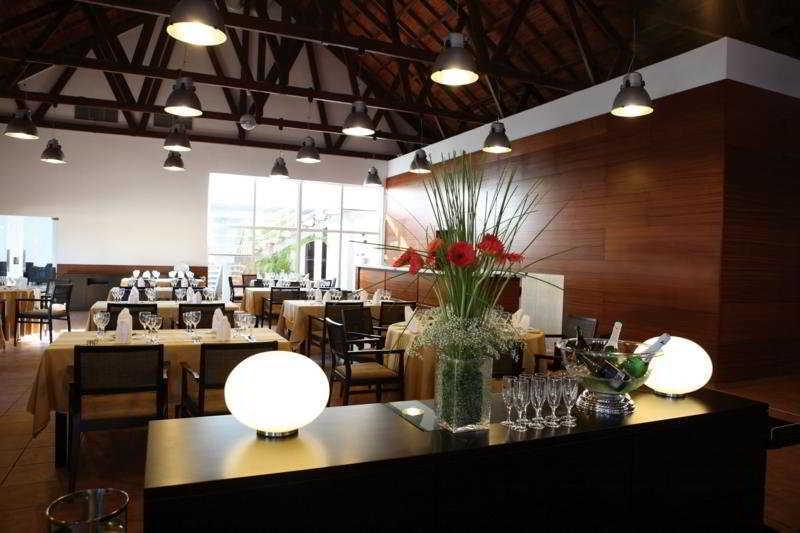 Montebelo Indy Maputo Congress Hotel المطعم الصورة